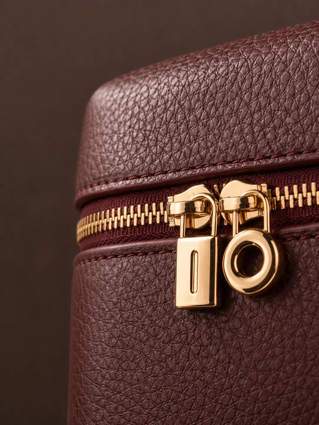 jewelry 1002 leather macro